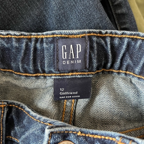 GAP Girls’ Relaxed Girlfriend Dark Wash Jeans - Picture 4 of 5